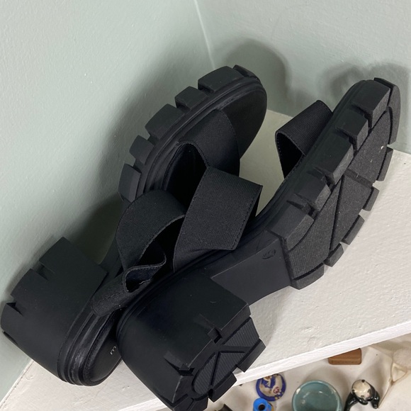 Steve Madden Harly Black Chunky Heel Sandals Elastic Strappy 9 M Lug Sole - Picture 11 of 11